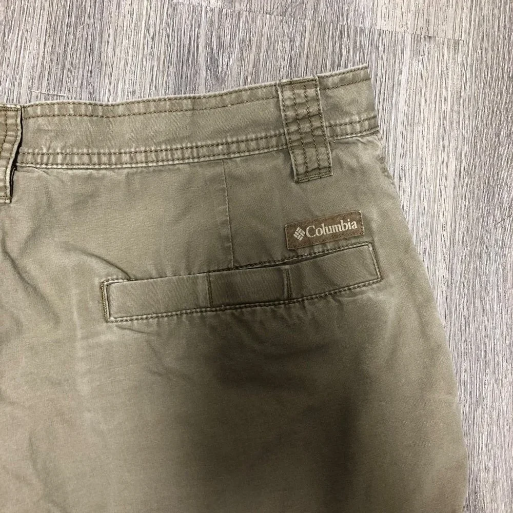 Columbia Cargo Pocket Shorts Men's Size 32 100% Cotton Tan Neutral Hiking Pants